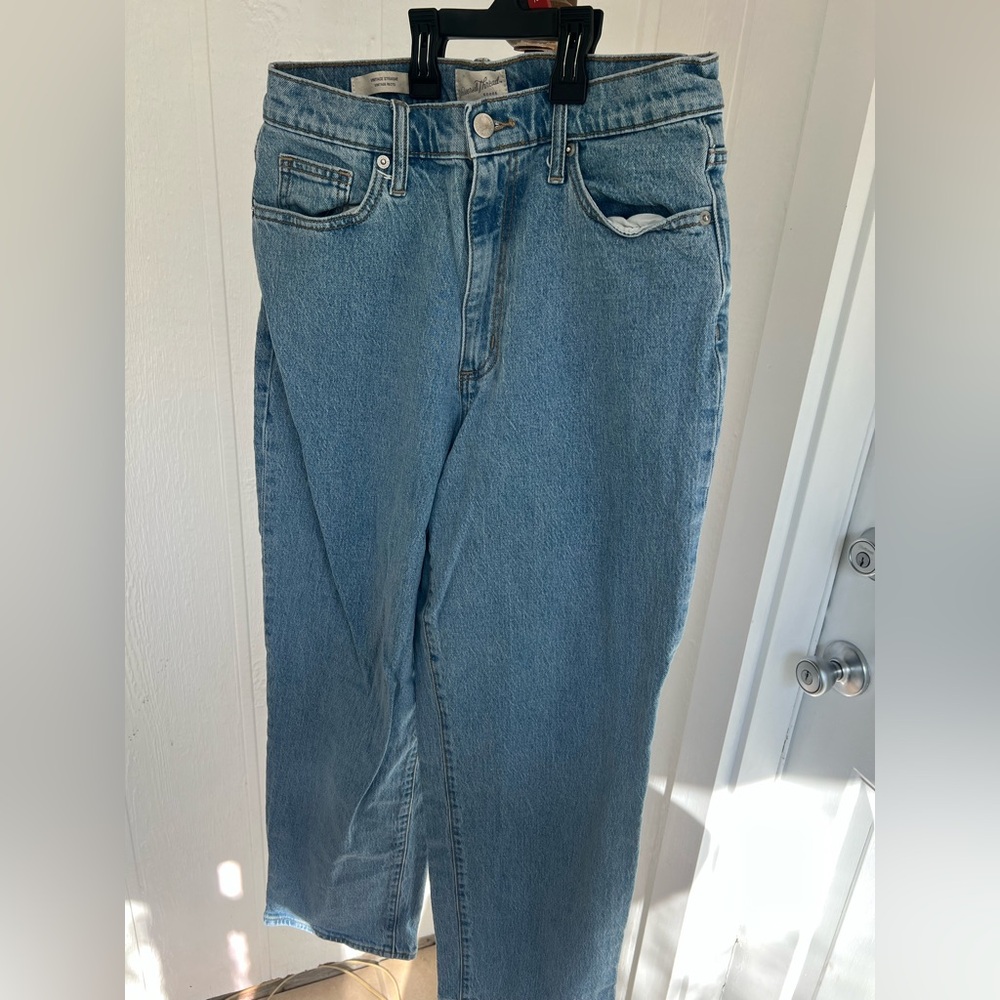 Universal Thread Vintage Straight Leg Jeans – Light Wash – Size 8/29R